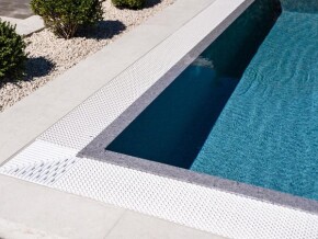piscina-a-sfioro-hidden-paradise-dettaglio-bordo-a-sfioro-baires-piscine-brescia-bergamo-milano